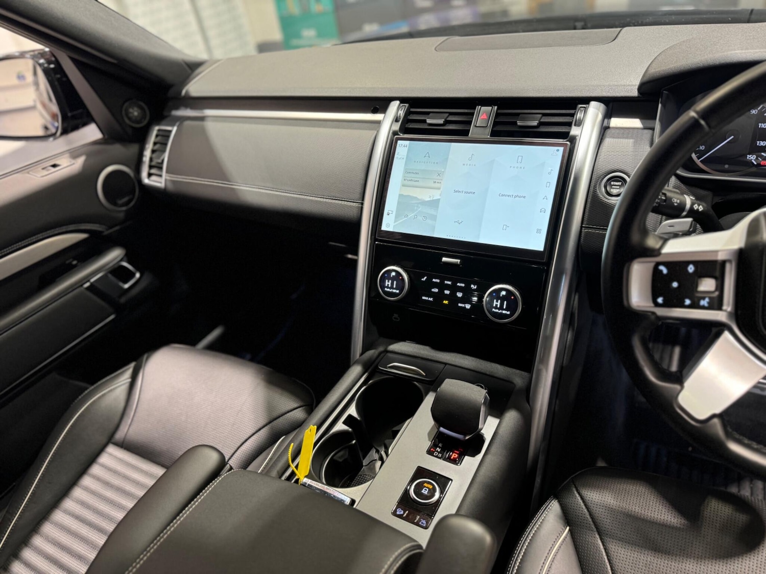 Used Land Rover Discovery 2022 for sale - 77163666: Photo 10