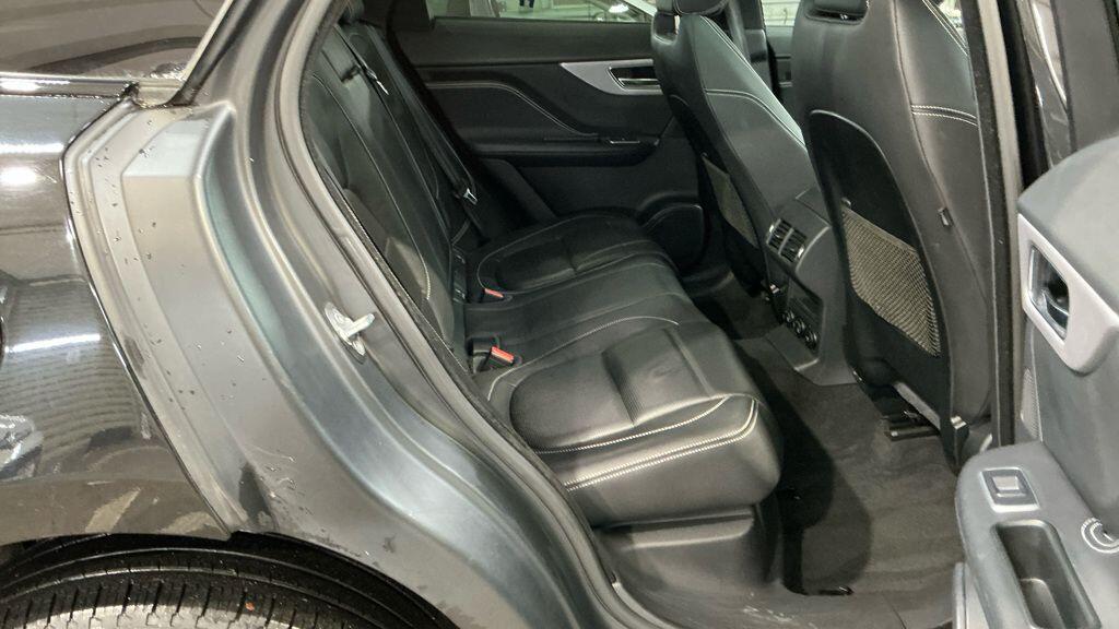 Used Jaguar F-Pace 2018 for sale - 77131292: Photo 6