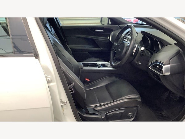 Used Jaguar XE 2017 for sale - 76121731: Photo 7