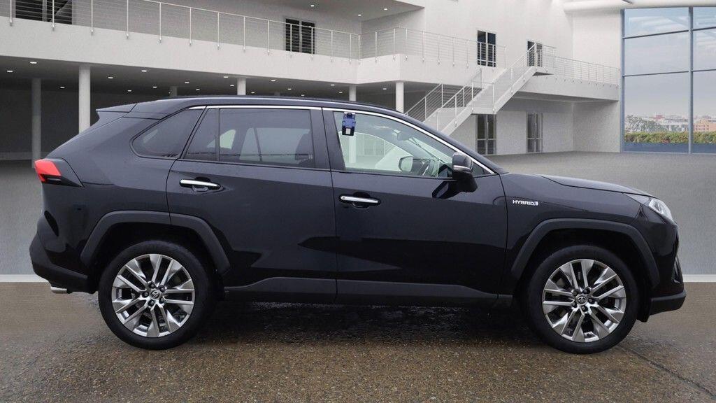 Used Toyota RAV4 2021 for sale - 76326227: Photo 5