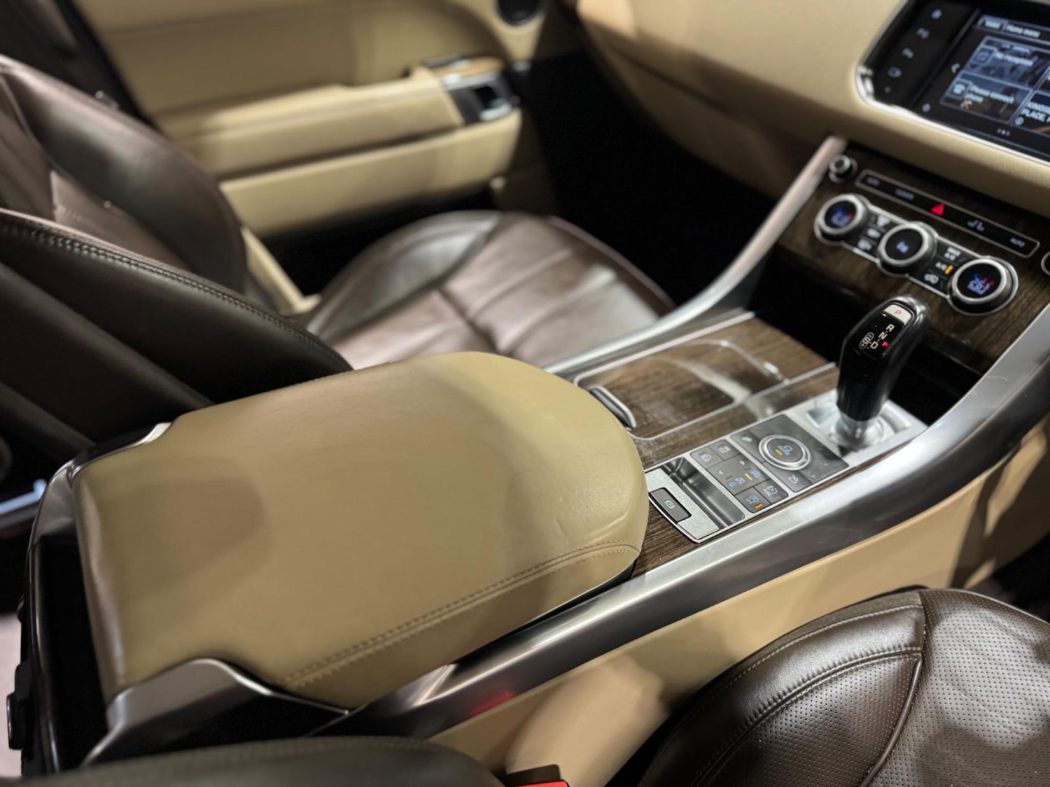 Used Land Rover Range Rover Sport 2016 for sale - 76689906: Photo 11