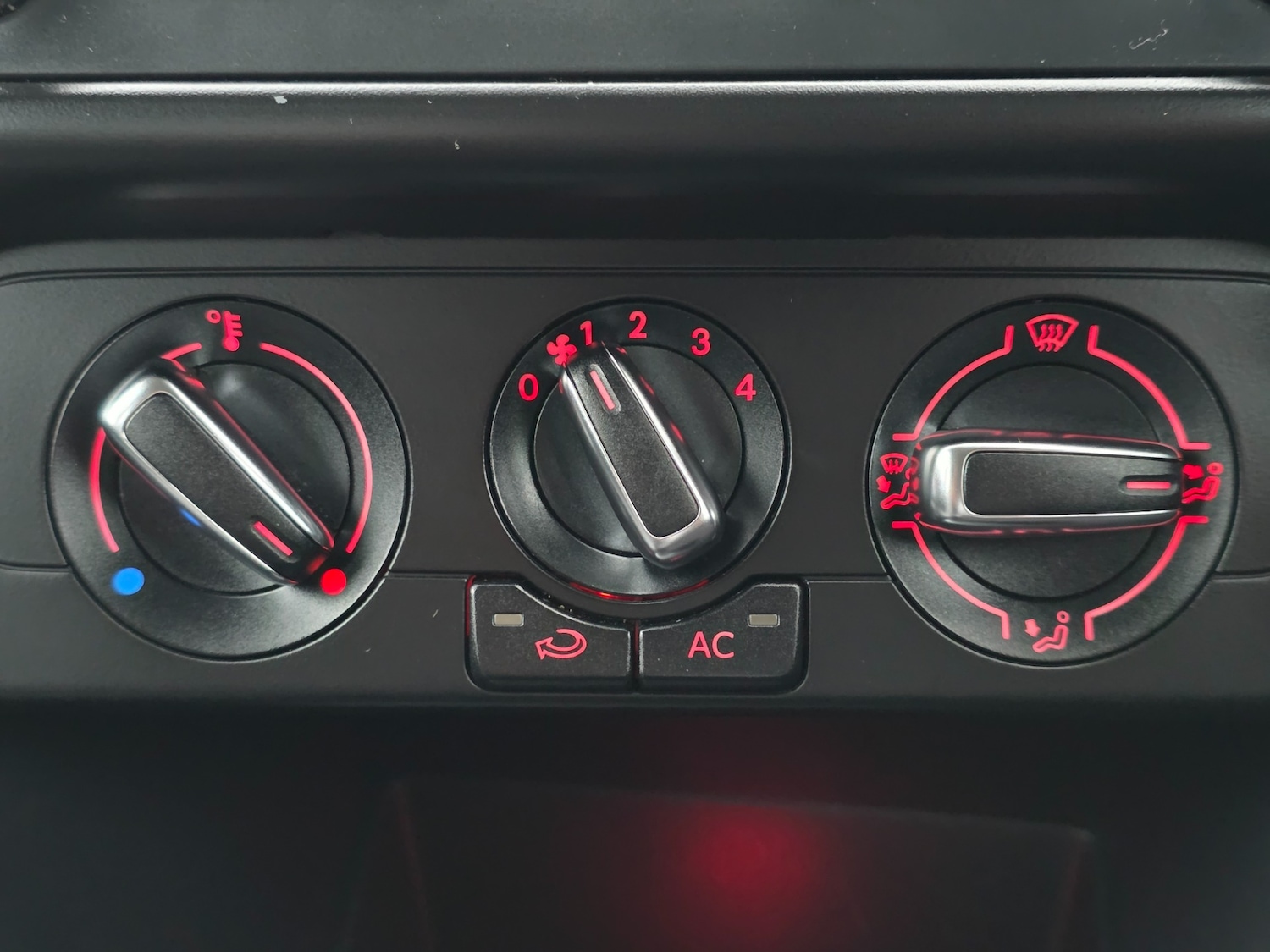 Used Volkswagen Polo 2011 for sale - 77039234: Photo 24