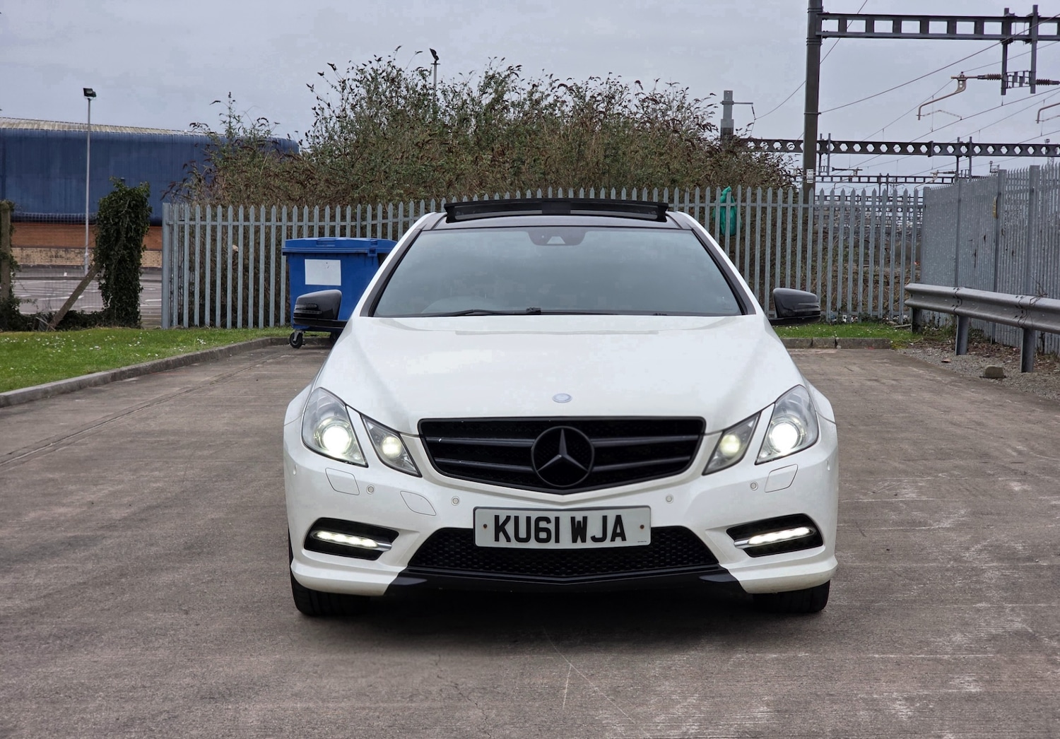 Used Mercedes-Benz E Class 2011 for sale - 77737023: Photo 4