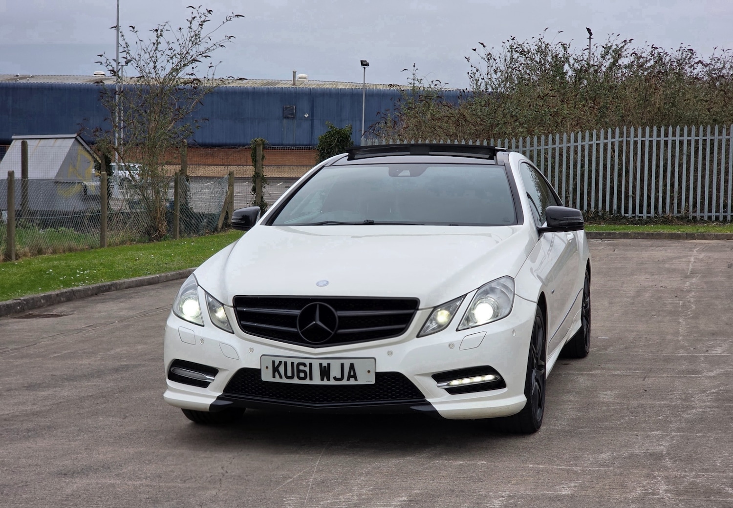 Used Mercedes-Benz E Class 2011 for sale - 77737023: Photo 5