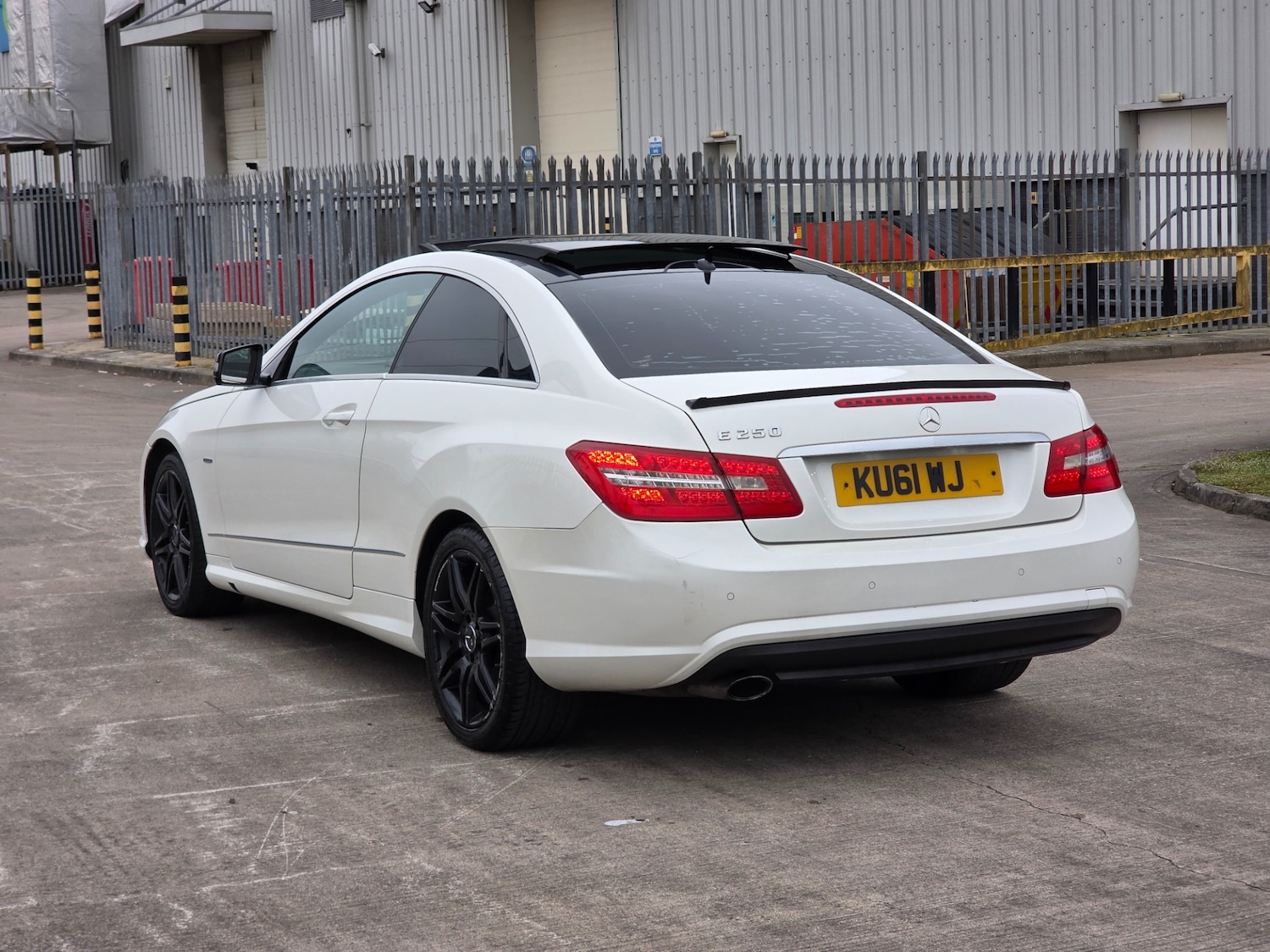 Used Mercedes-Benz E Class 2011 for sale - 77737023: Photo 7