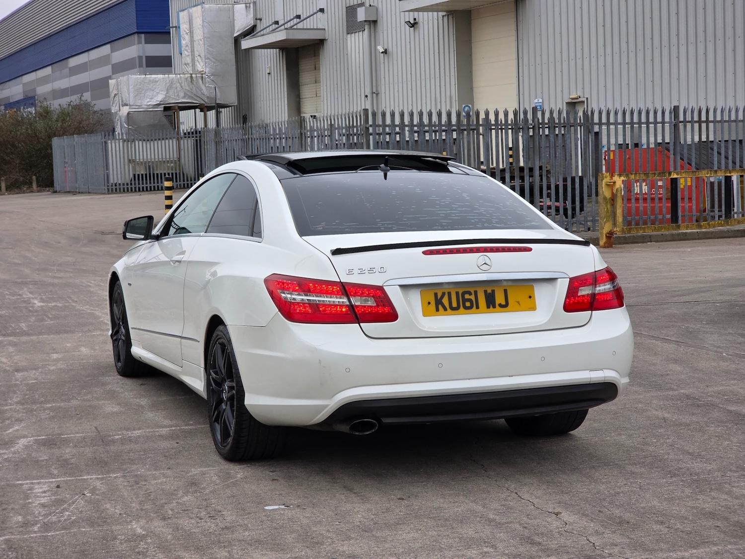 Used Mercedes-Benz E Class 2011 for sale - 77737023: Photo 8