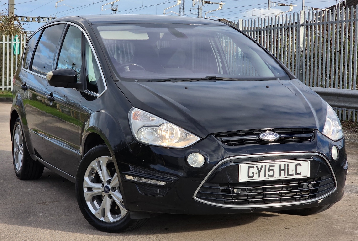 Used Ford S-Max 2015 for sale - 76627307: Photo 1