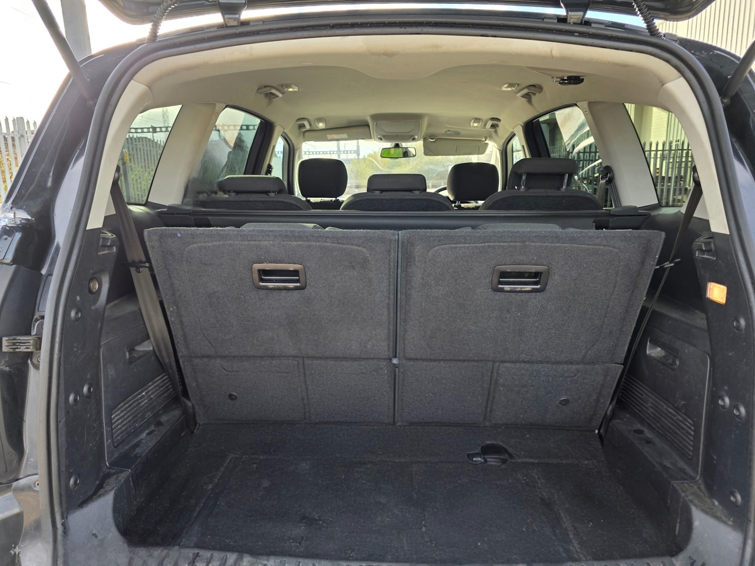 Used Ford S-Max 2015 for sale - 76627307: Photo 16