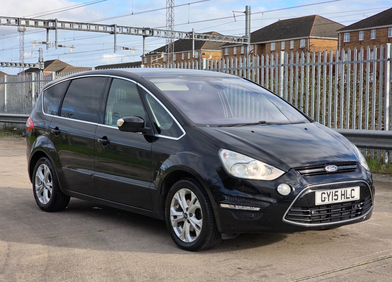 Used Ford S-Max 2015 for sale - 76627307: Photo 2