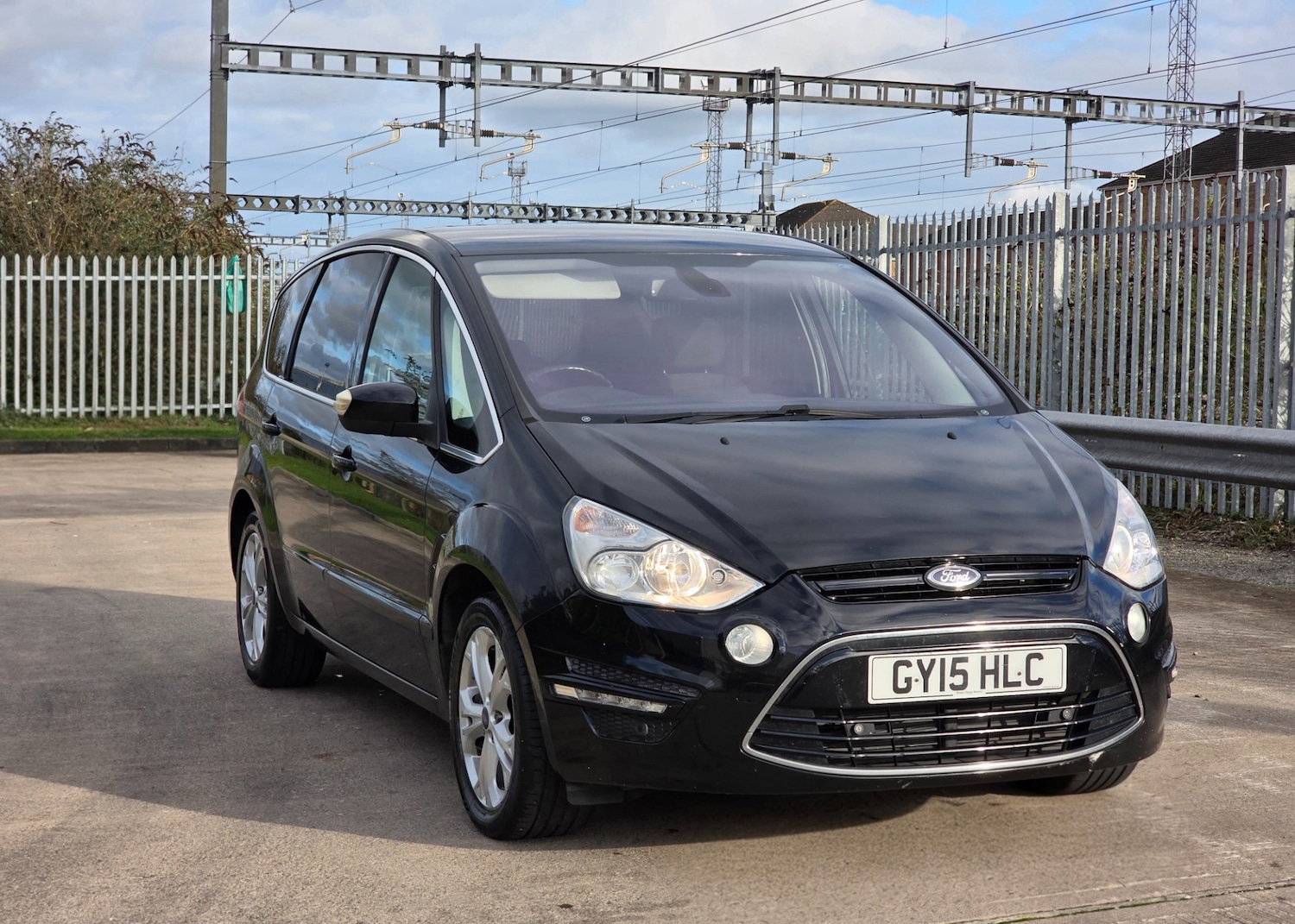 Used Ford S-Max 2015 for sale - 76627307: Photo 3