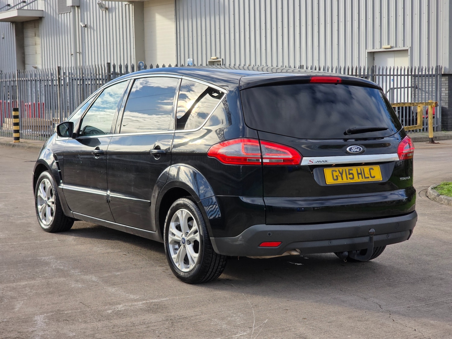 Used Ford S-Max 2015 for sale - 76627307: Photo 7