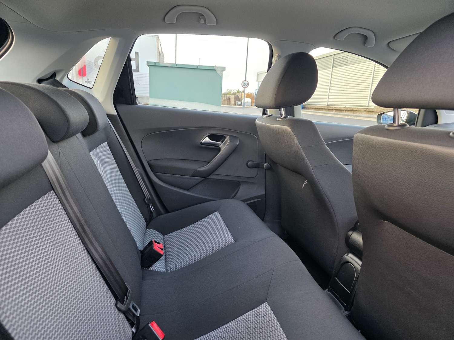 Used Volkswagen Polo 2011 for sale - 76822040: Photo 19