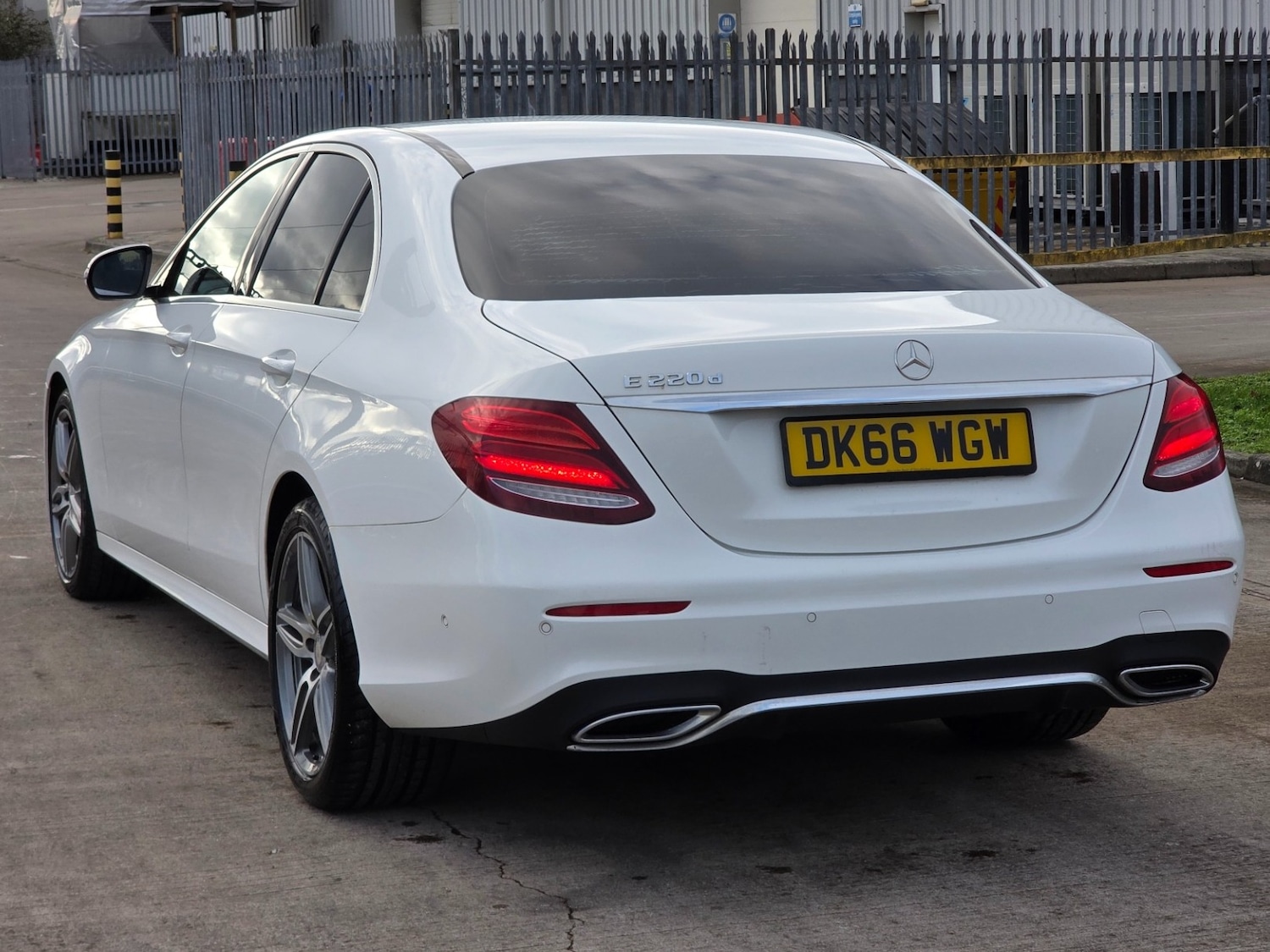Used Mercedes-Benz E Class 2016 for sale - 76682430: Photo 8