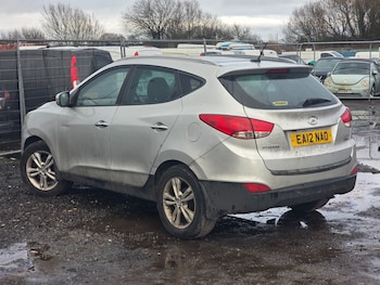 2012 (12) - 1.7 CRDi Premium 5dr 2WD