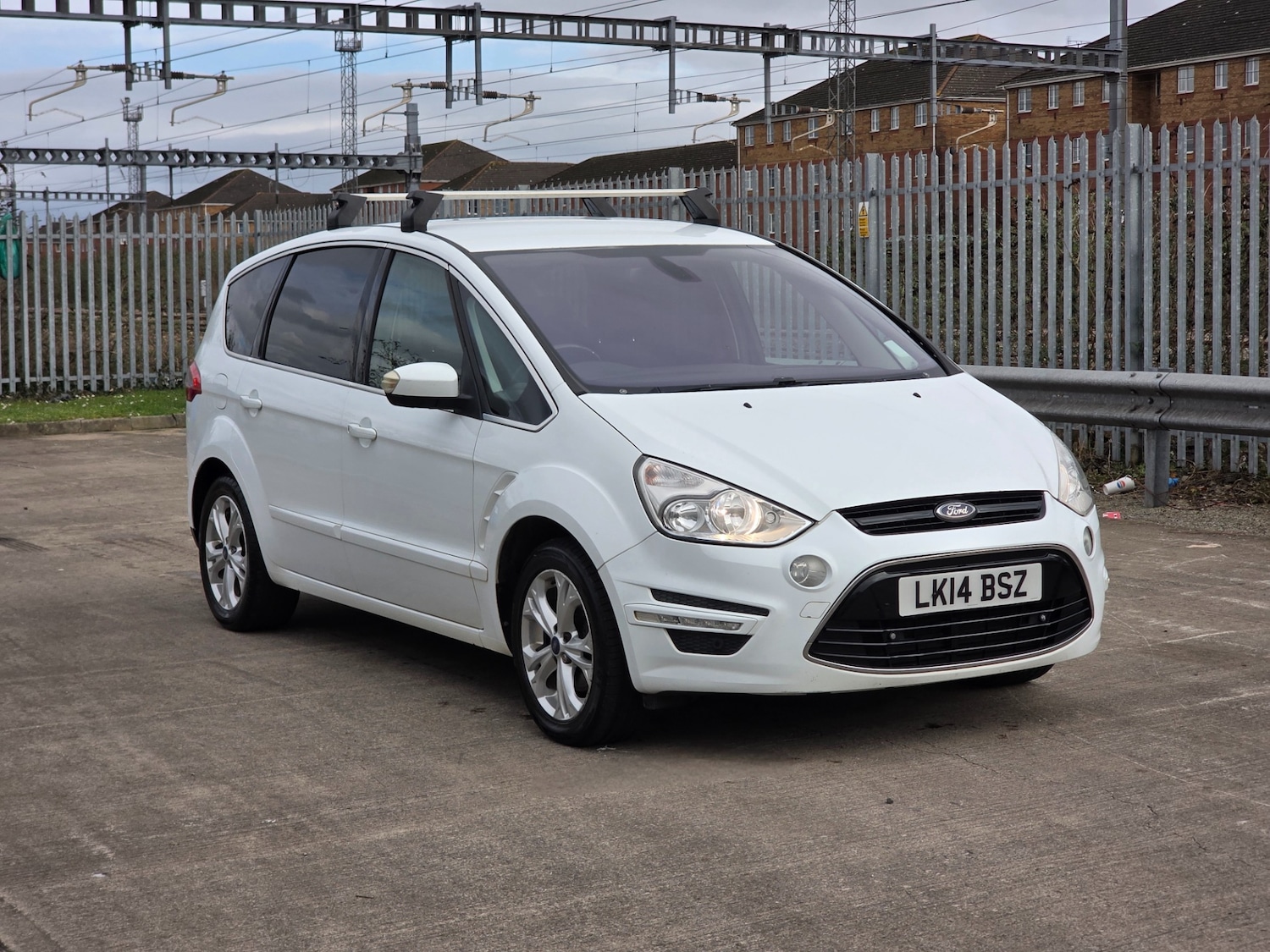 Used Ford S-Max 2014 for sale - 77818198: Photo 2