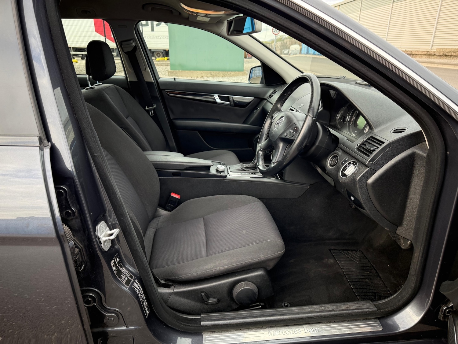 Used Mercedes-Benz C-Class 2011 for sale - 76117267: Photo 12