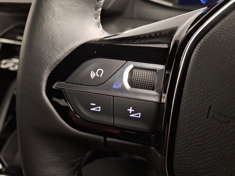 Used Peugeot 2008 2023 for sale - 76785579: Photo 16