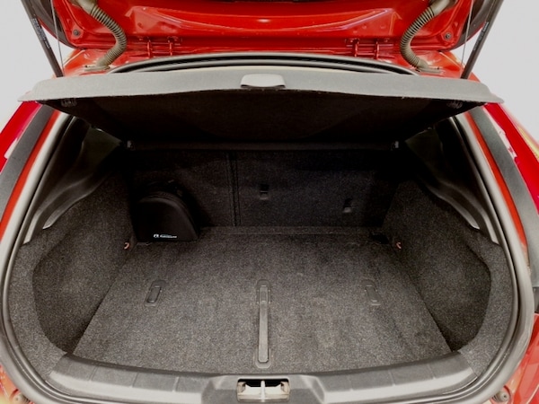 Used Volvo V40 2018 for sale - 76275693: Photo 8