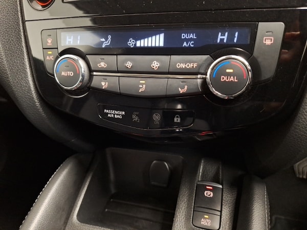 Used Nissan Qashqai 2018 for sale - 76289324: Photo 13