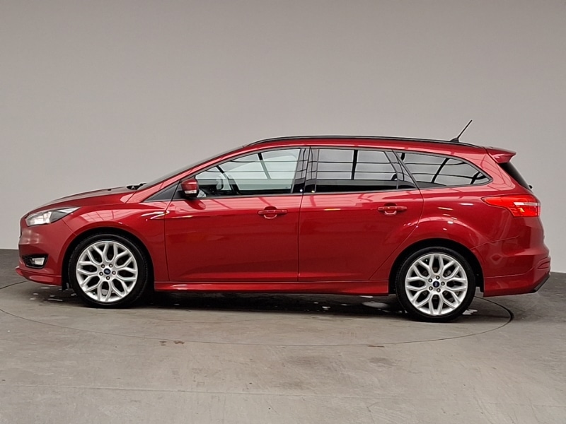 Used Ford Focus 2017 for sale - 76924902: Photo 4