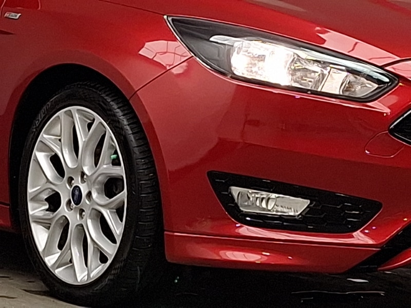 Used Ford Focus 2017 for sale - 76924902: Photo 9