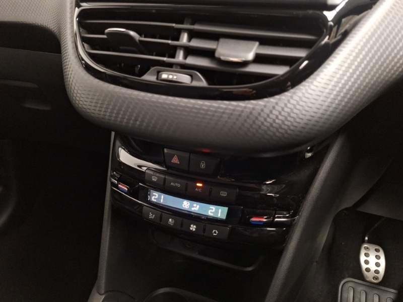 Used Peugeot 208 2018 for sale - 76450910: Photo 13