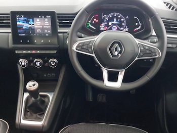 Used Renault Captur 2024 for sale - 79543388: Photo