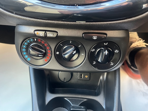 Used Vauxhall Corsa 2015 for sale - 76253149: Photo 11
