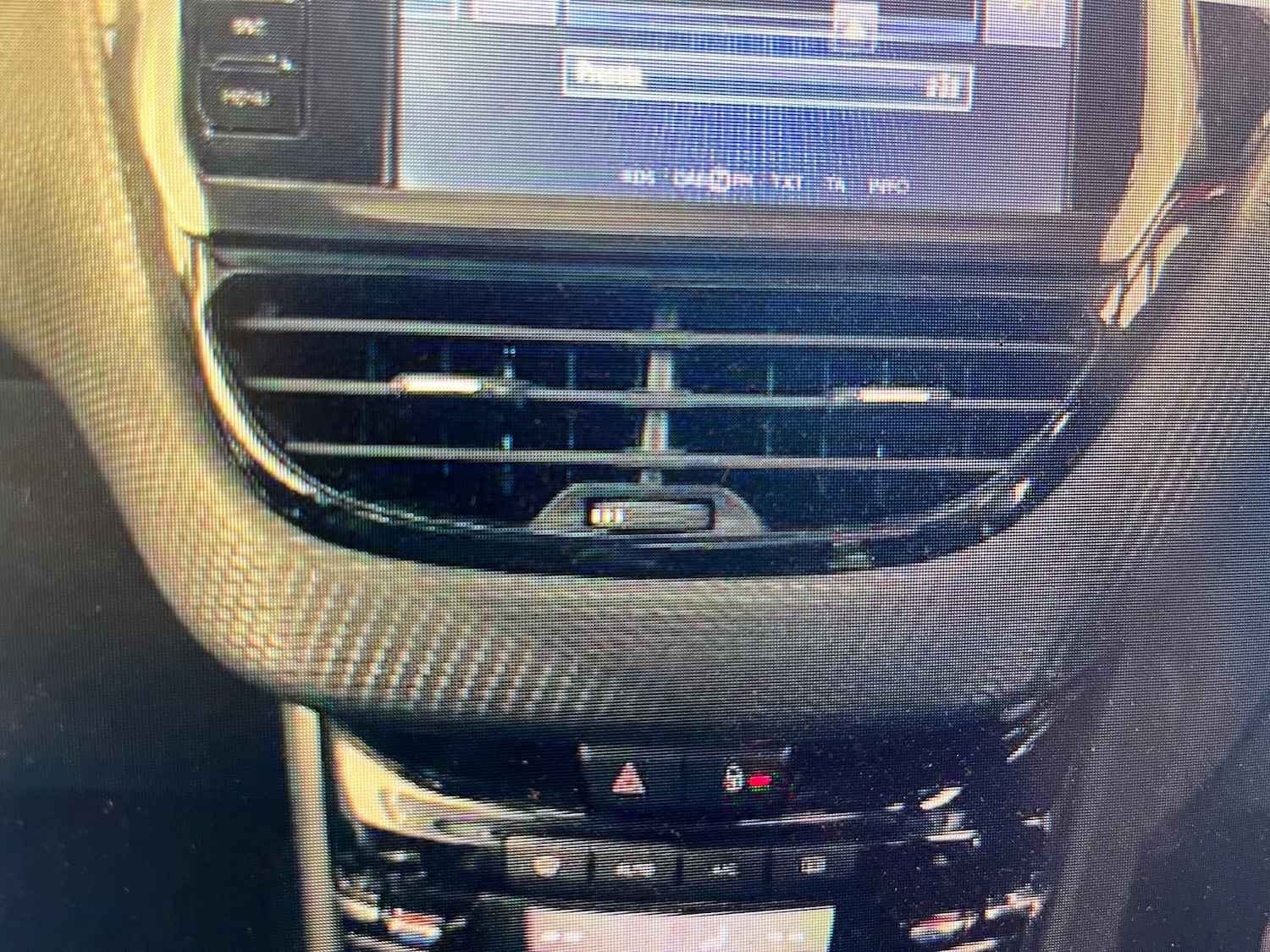 Used Peugeot 2008 2015 for sale - 76665366: Photo 5