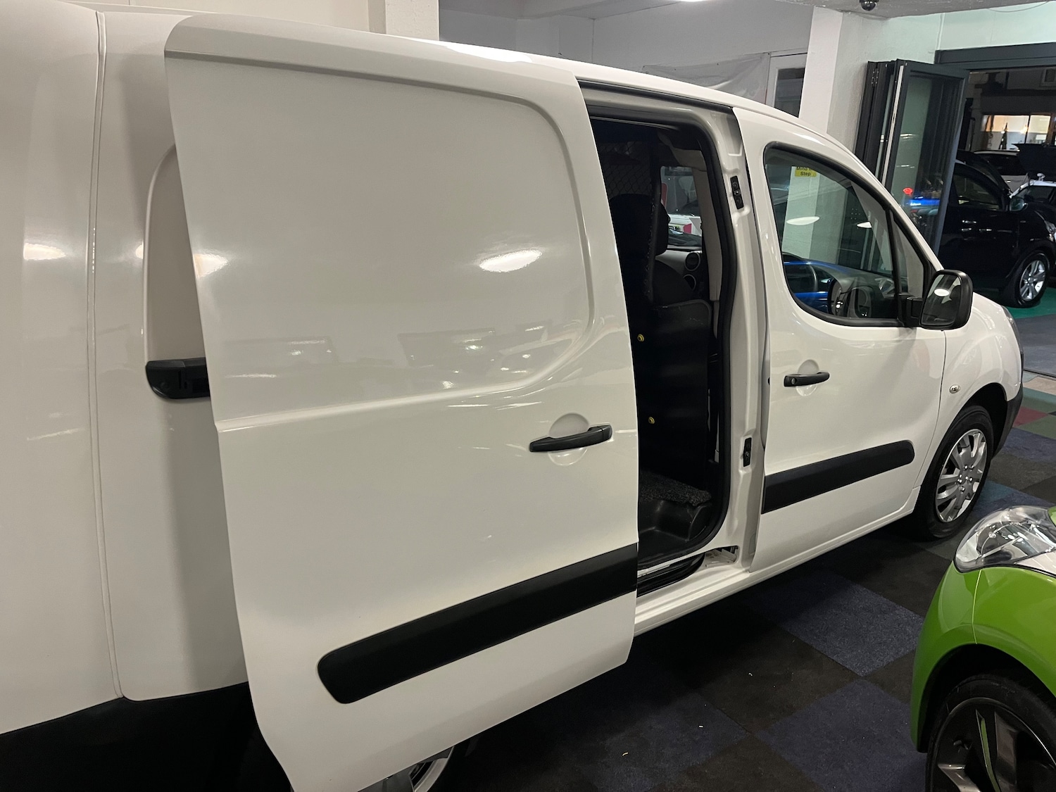 Used Peugeot Partner 2017 for sale - 77161271: Photo 4