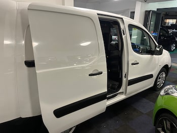 Used Peugeot Partner 2017 for sale - 77161271: Photo