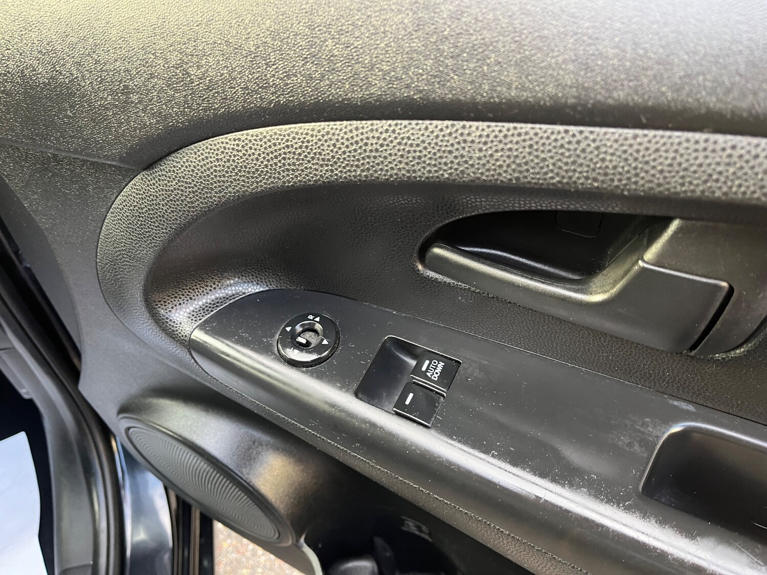 Used Kia Venga 2015 for sale - 75694682: Photo 7
