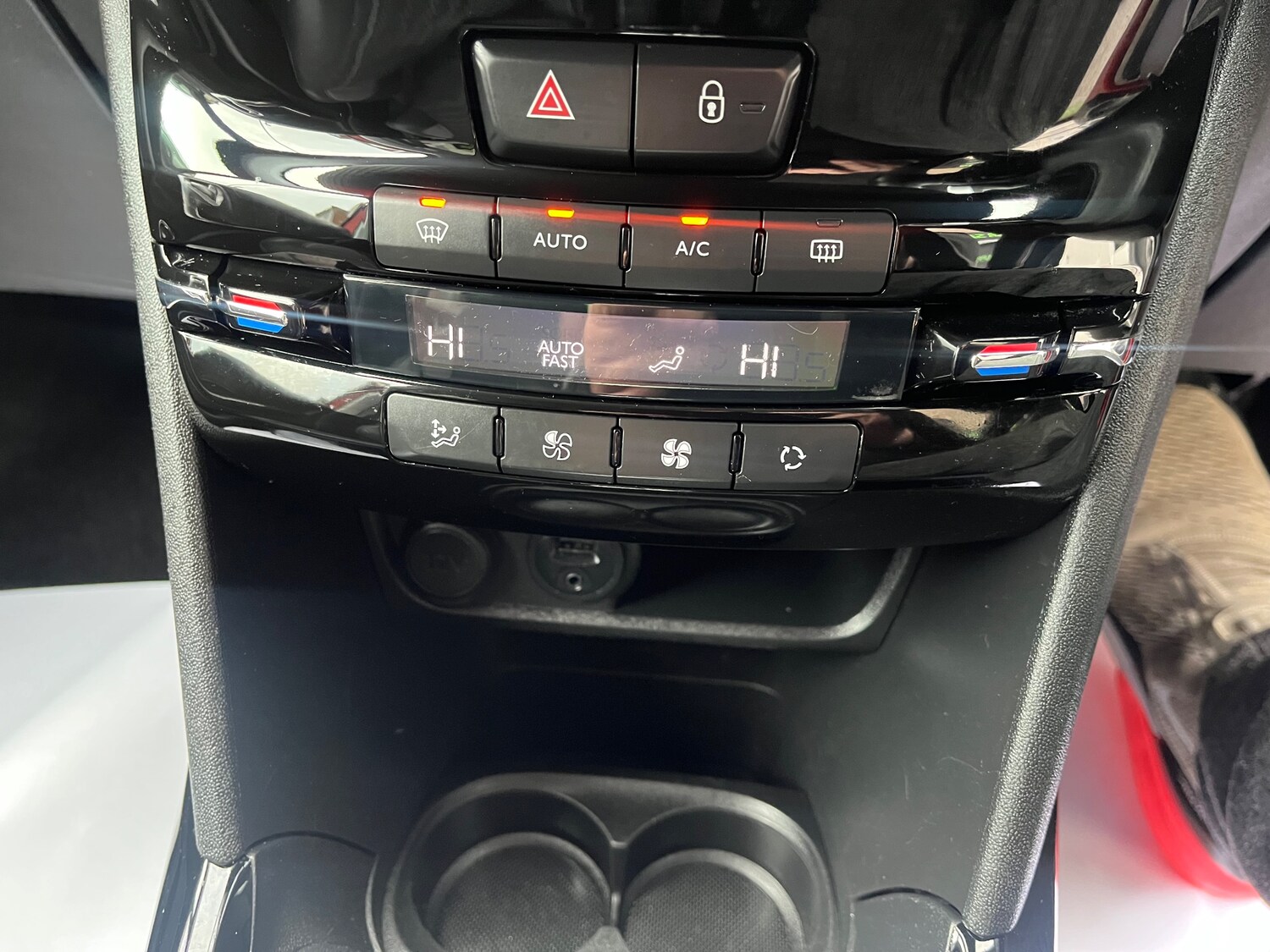 Used Peugeot 2008 2015 for sale - 77904348: Photo 11