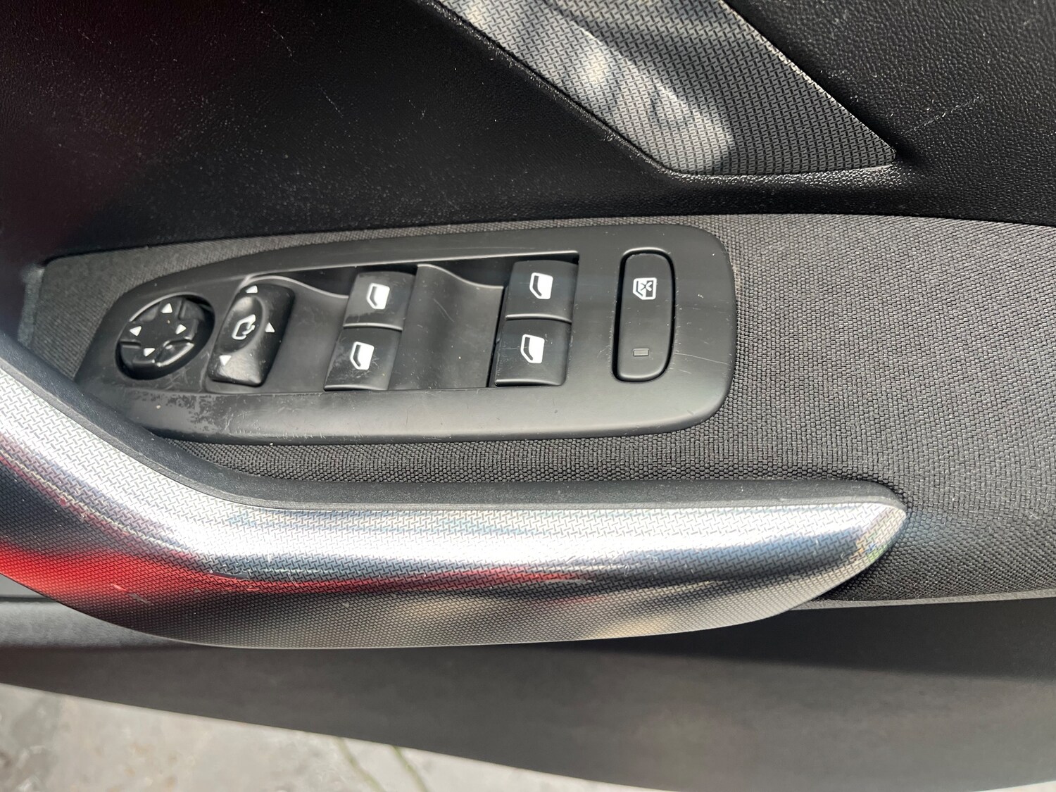 Used Peugeot 2008 2015 for sale - 77904348: Photo 8