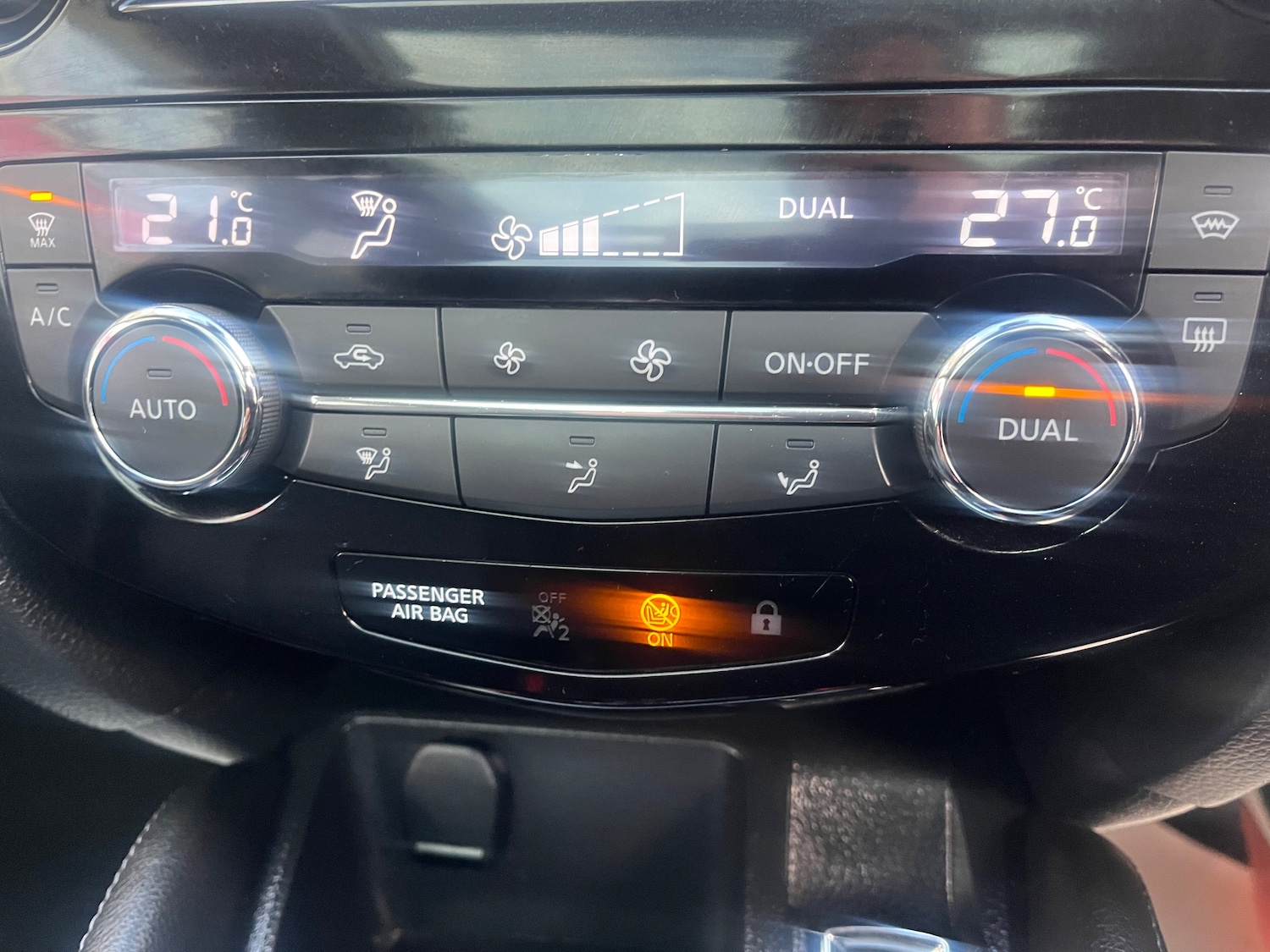 Used Nissan Qashqai 2015 for sale - 76386872: Photo 20