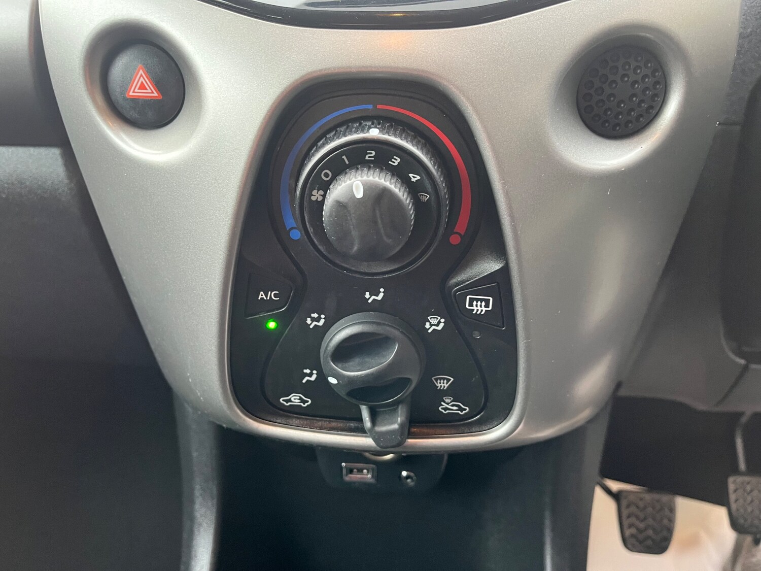 Used Peugeot 108 2016 for sale - 76961897: Photo 14