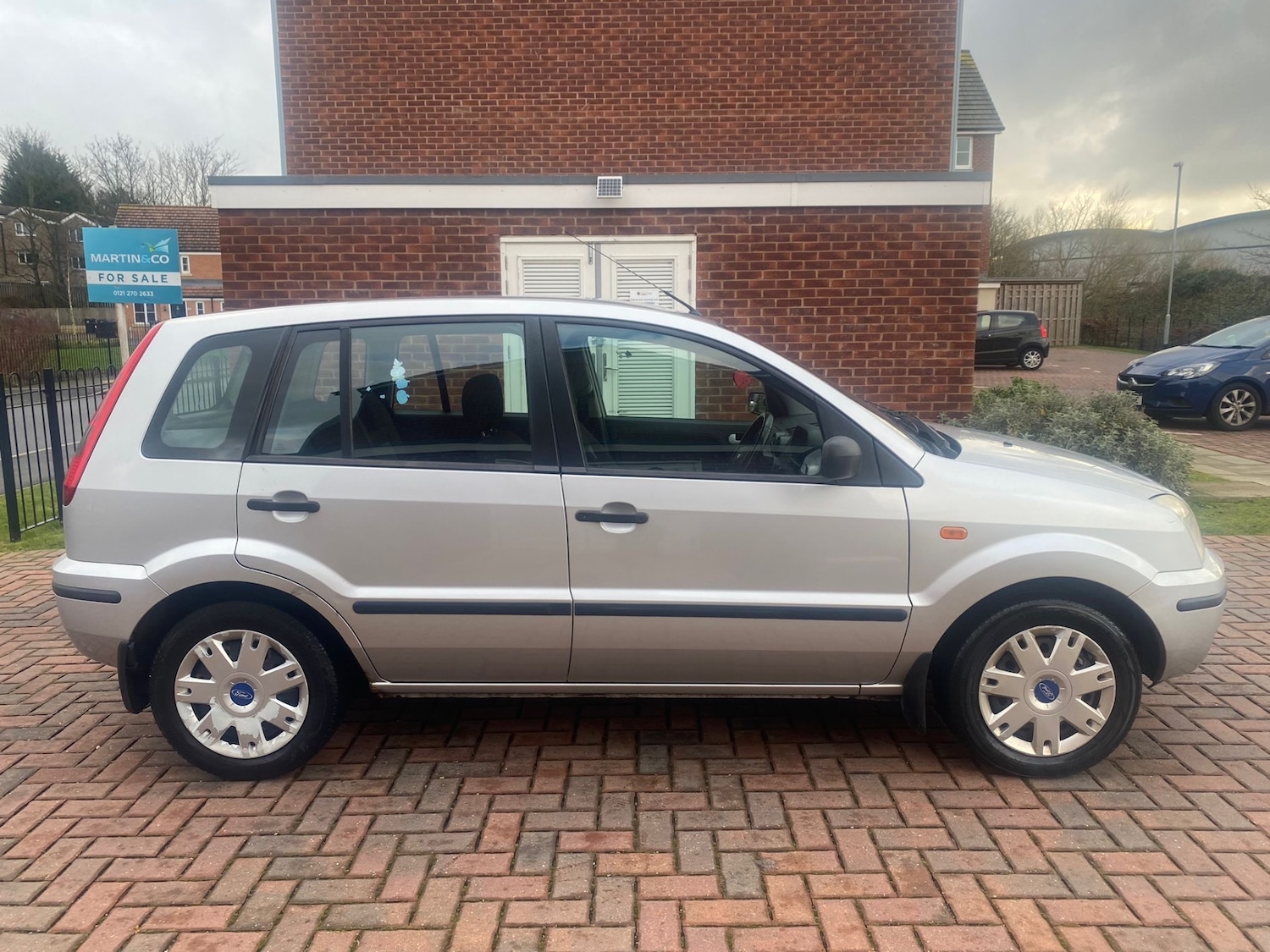Used Ford Fusion 2004 for sale - 77434945: Photo 2