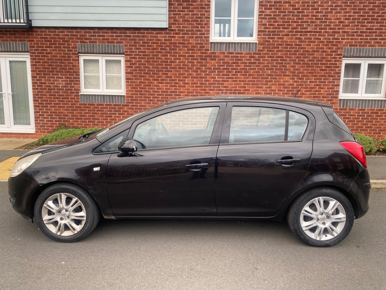 Used Vauxhall Corsa 2010 for sale - 77819565: Photo 2