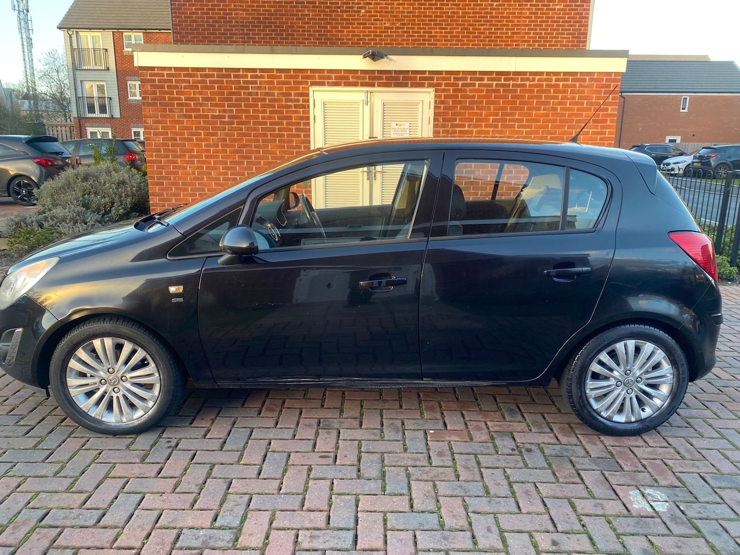 Used Vauxhall Corsa 2011 for sale - 77028867: Photo 2
