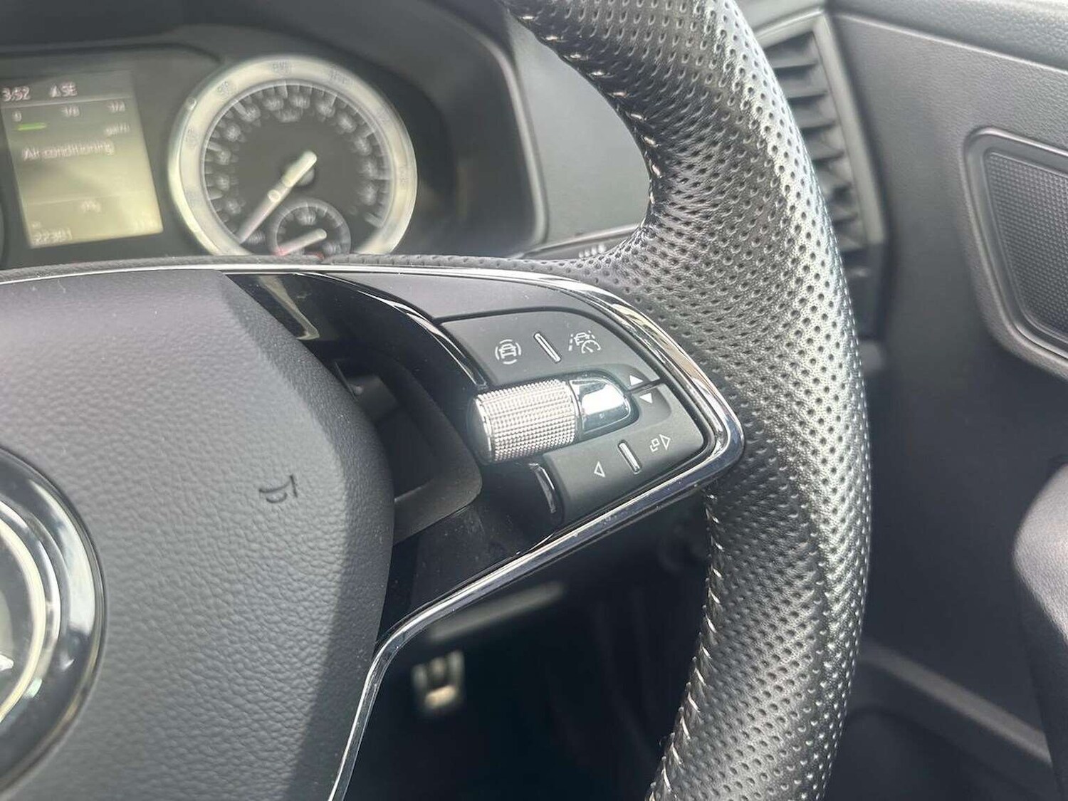 Used Skoda Karoq 2022 for sale - 76596343: Photo 26