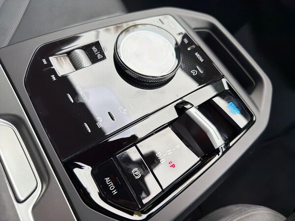 Used BMW iX 2025 for sale - 76082539: Photo 14