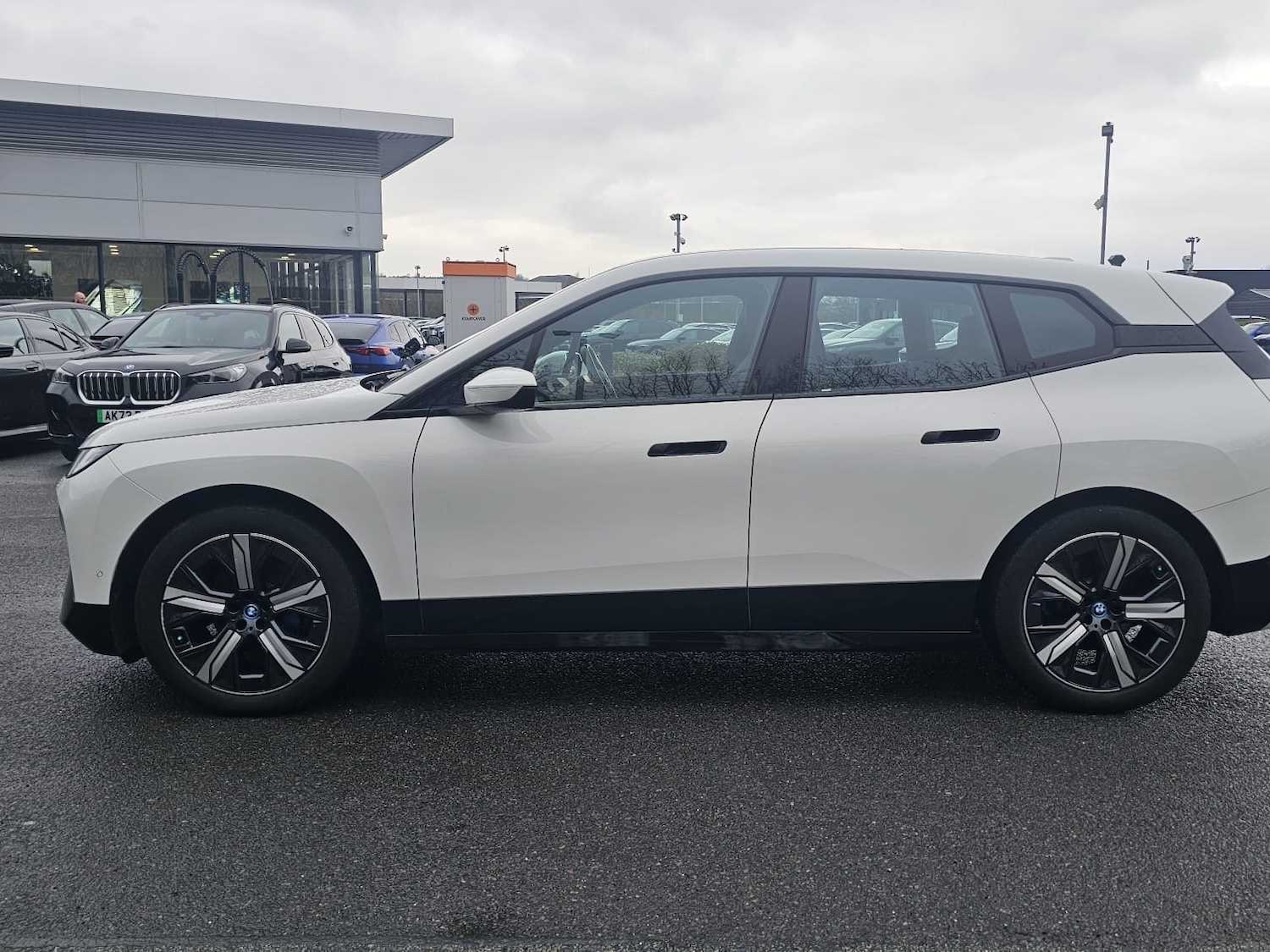 Used BMW iX 2023 for sale - 77980826: Photo 2