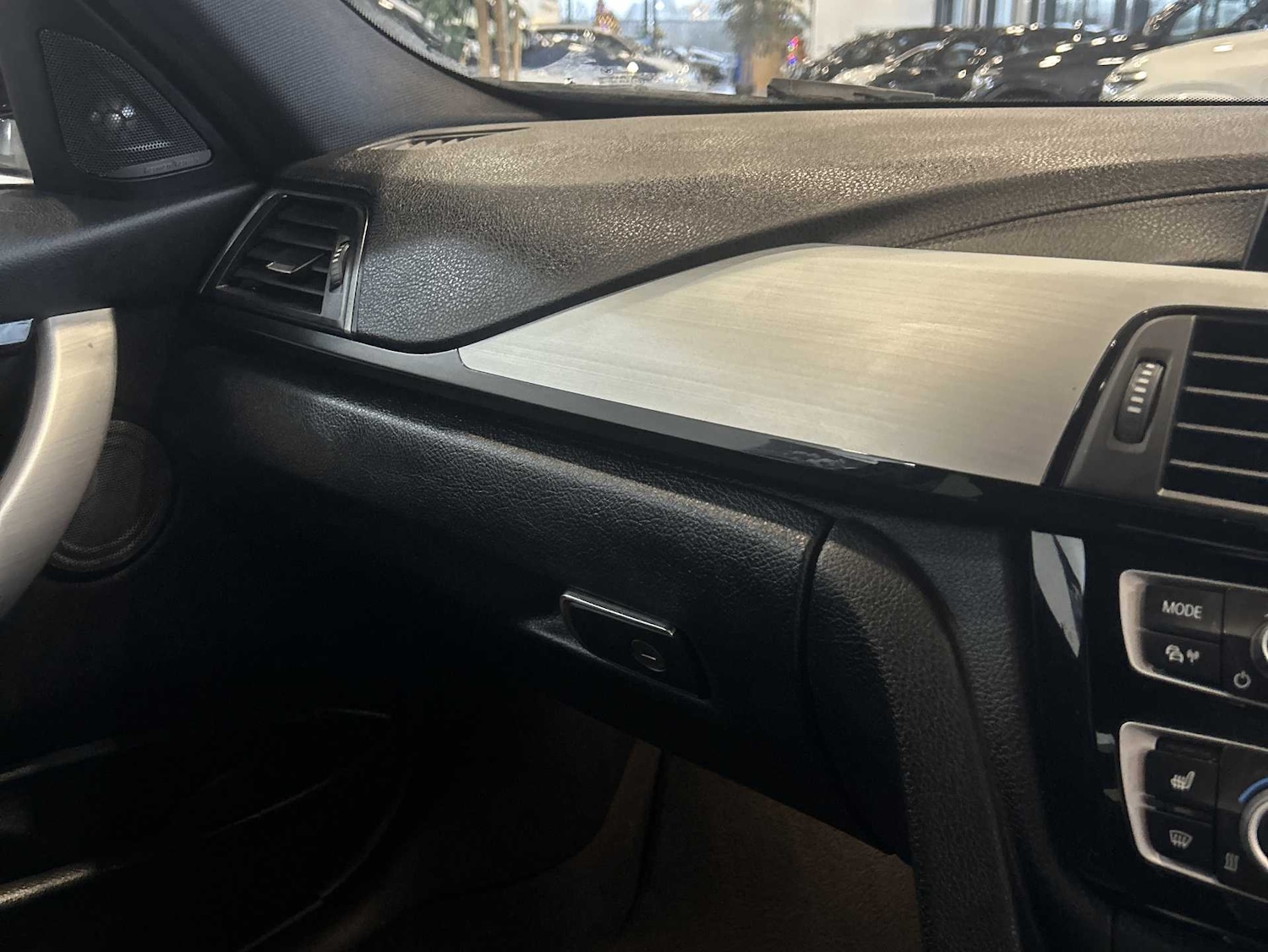 Used BMW 3 Series 2017 for sale - 76918989: Photo 23