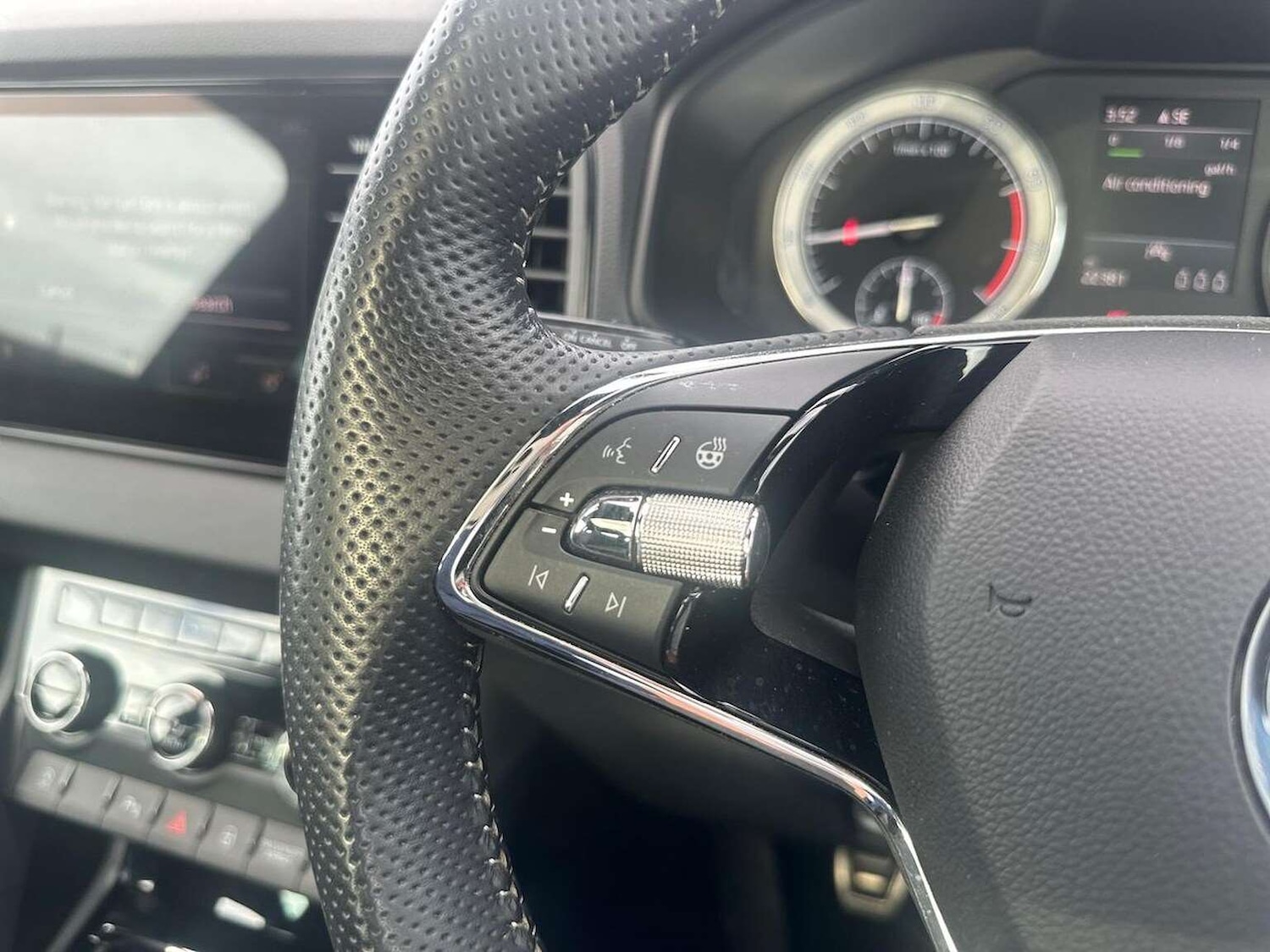 Used Skoda Karoq 2022 for sale - 76946993: Photo 25