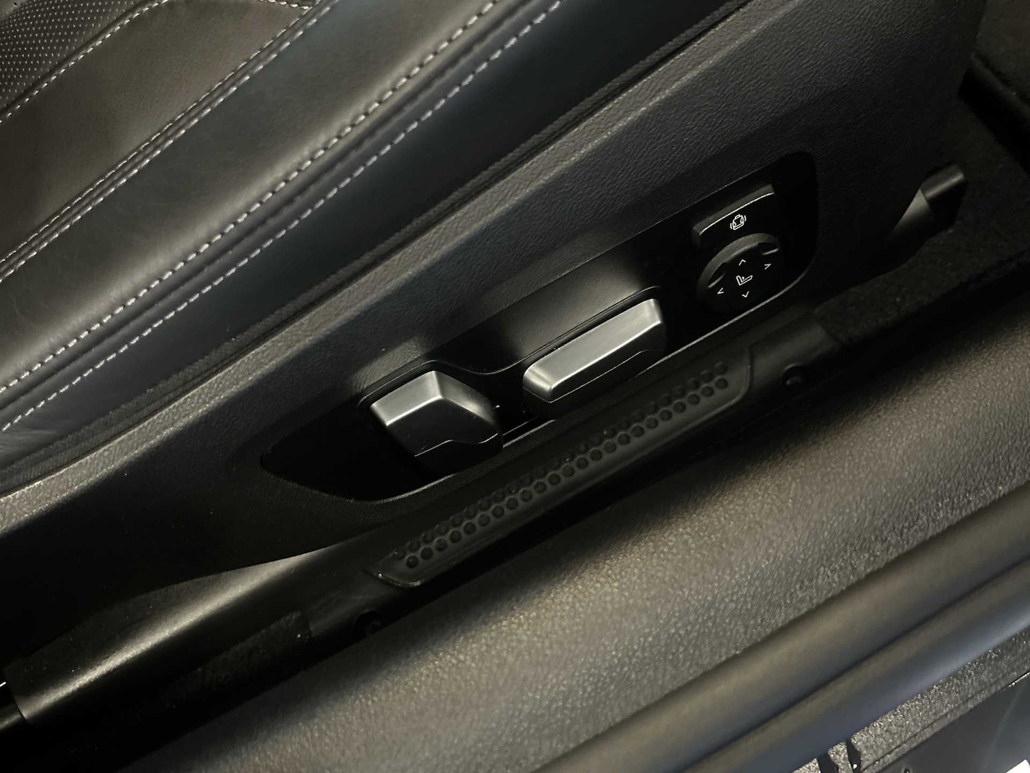 Used BMW M8 2025 for sale - 76884959: Photo 22