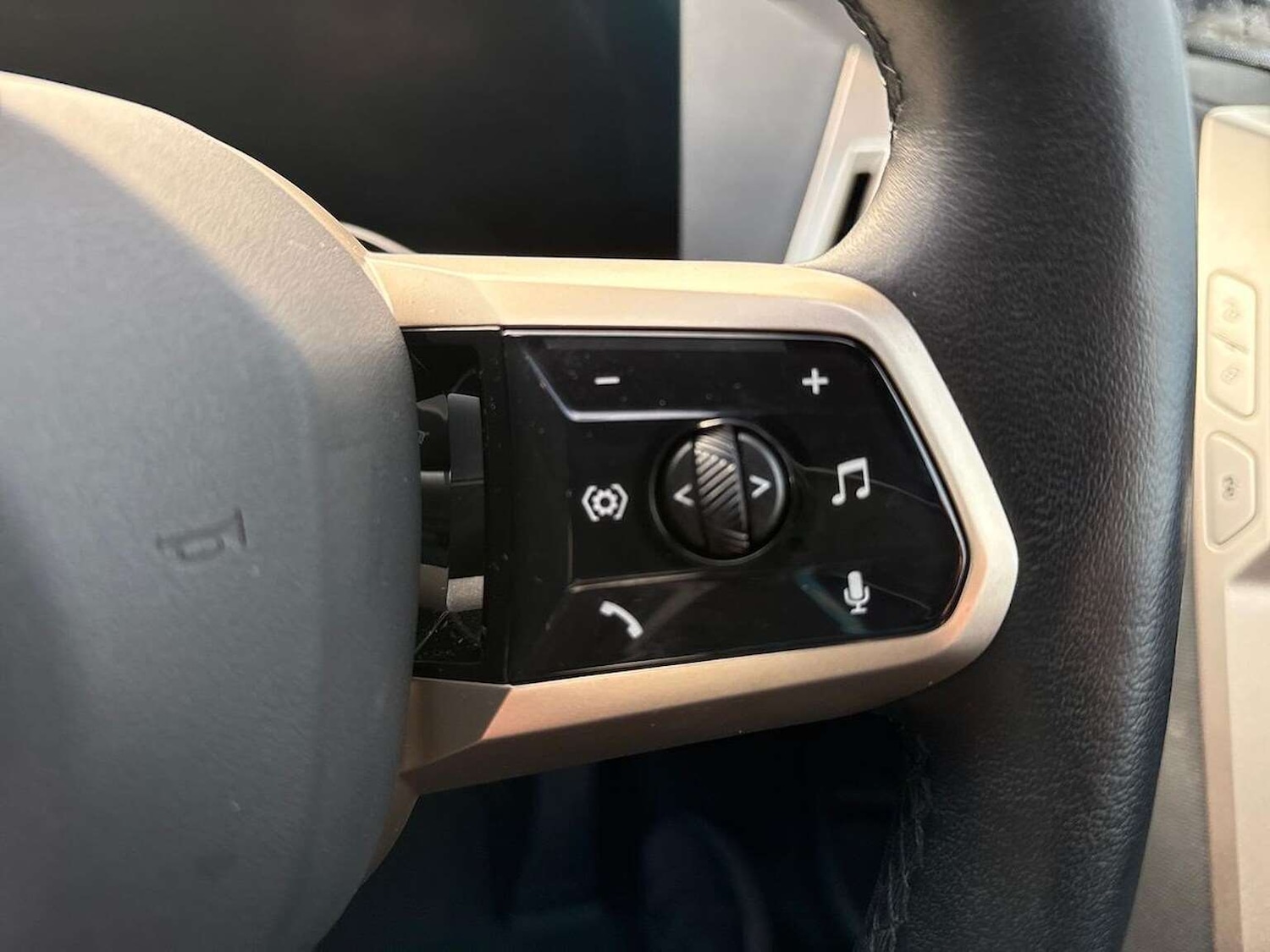 Used BMW iX 2023 for sale - 76596459: Photo 26