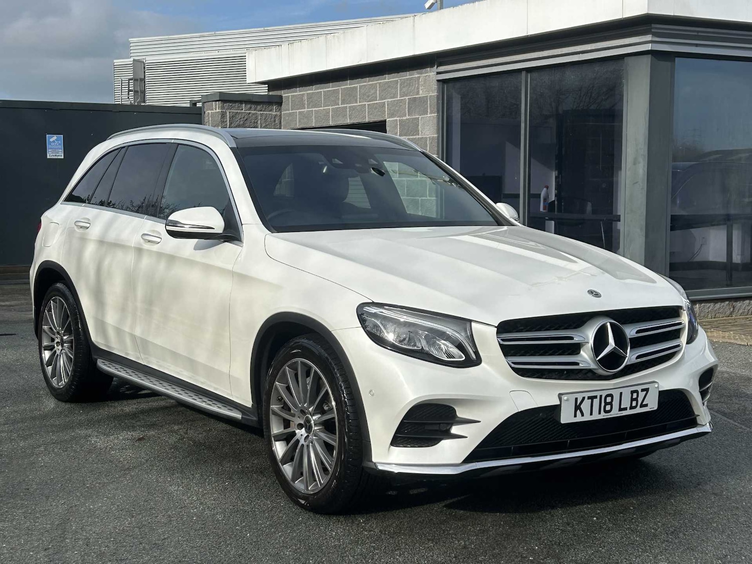 Used Mercedes-Benz GLC 2018 for sale - 77984059: Photo 1