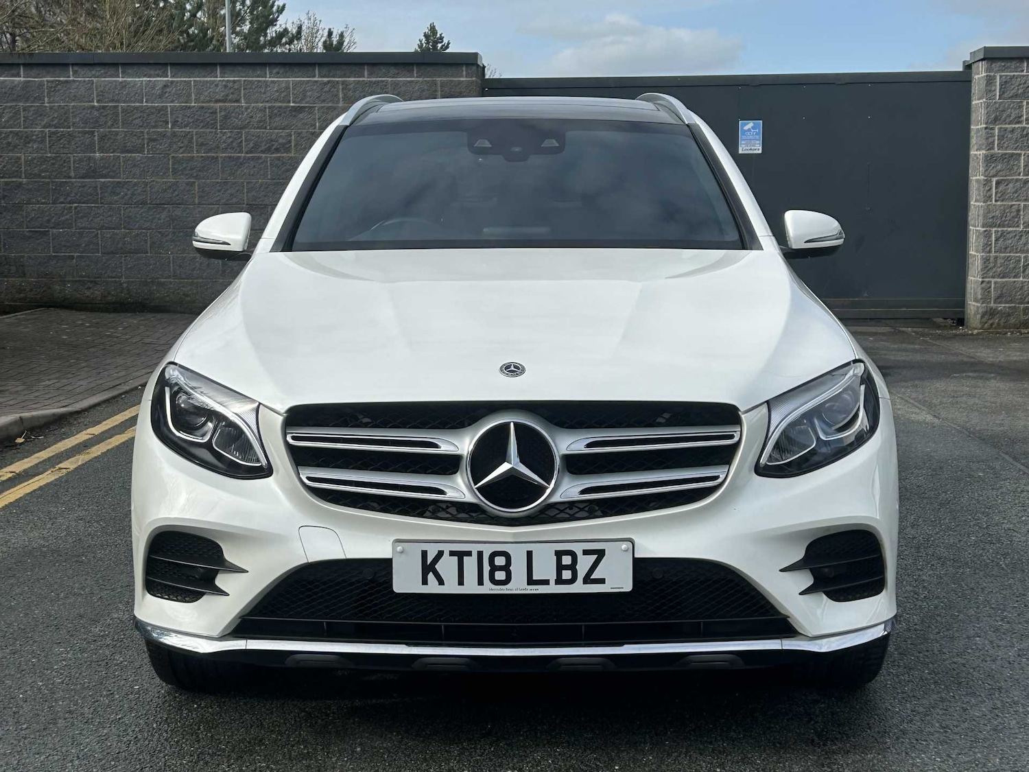 Used Mercedes-Benz GLC 2018 for sale - 77984059: Photo 2