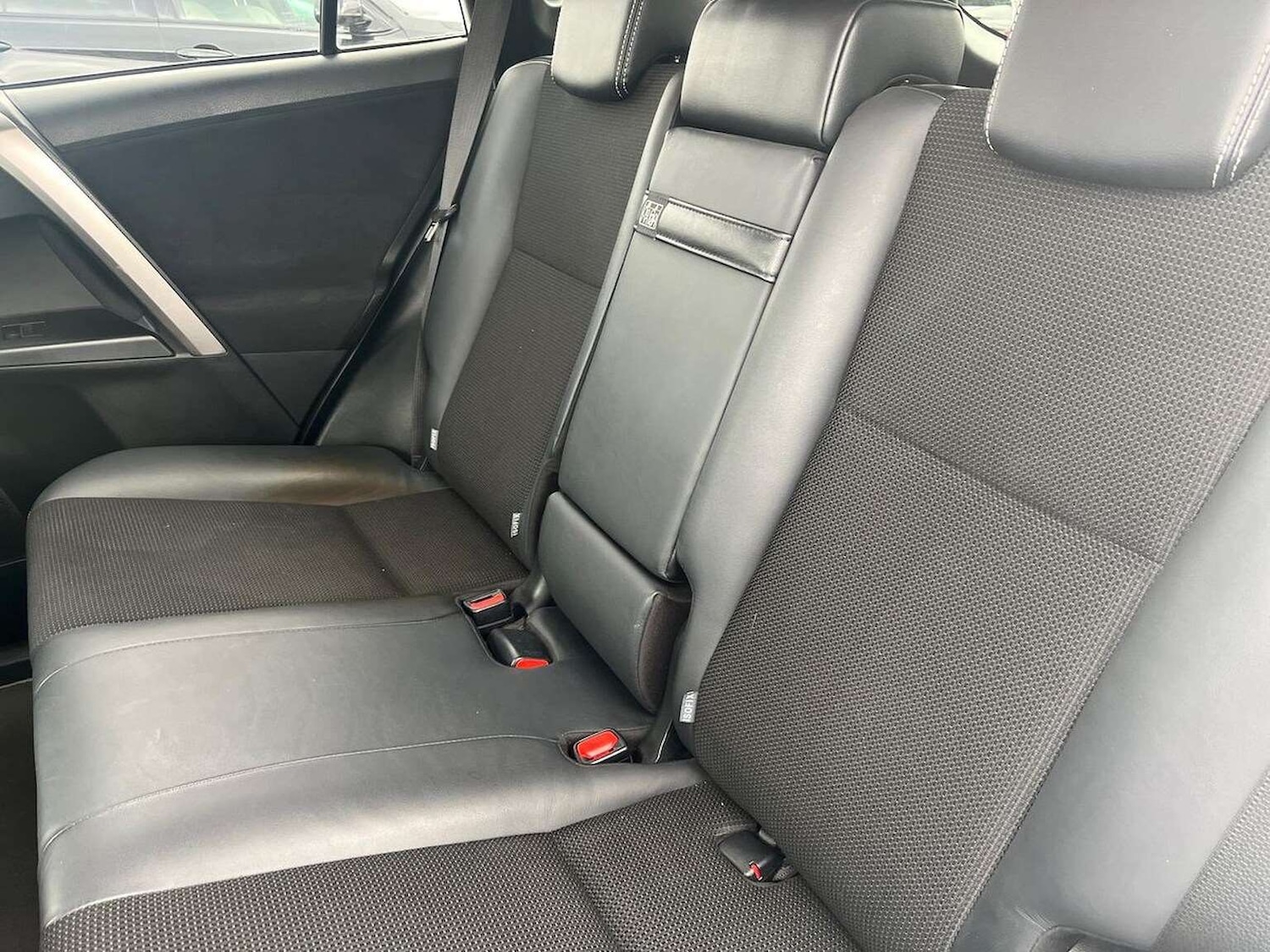 Used Toyota RAV4 2016 for sale - 76770080: Photo 16