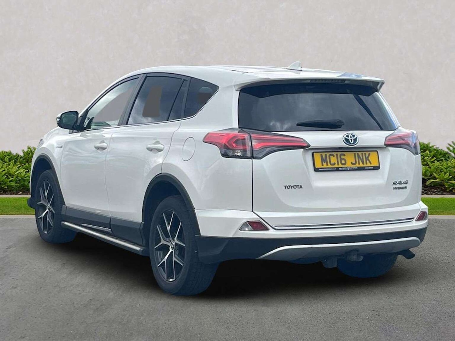 Used Toyota RAV4 2016 for sale - 76770080: Photo 2